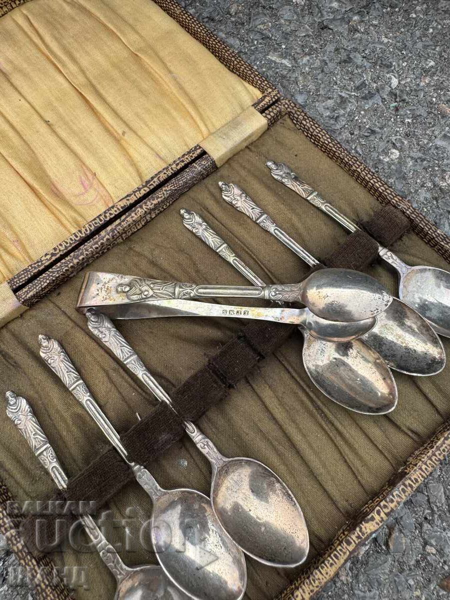 Auction Starter set of silver-plated coffee spoons and an ice clip Auction Starter set of silver-plated coffee spoons and an ice clip