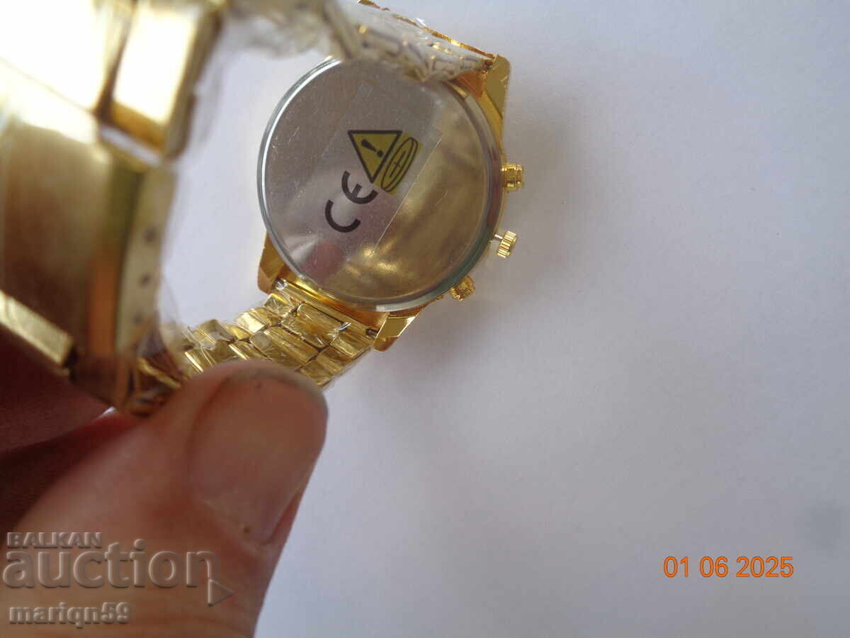 Delivery of WATCH with a sturdy bracelet, nice by Geneva