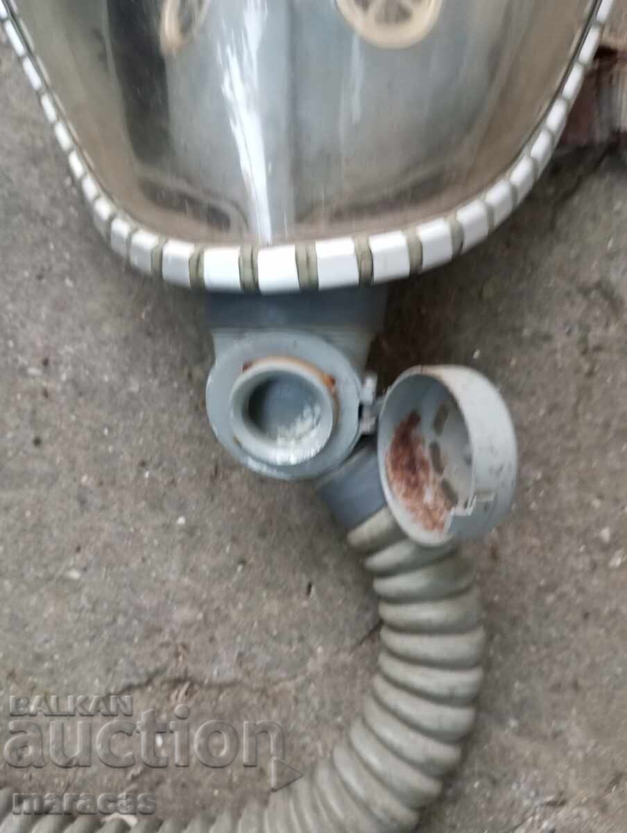 Μάσκα από παλιό μοντέλο αντιβηχικού μάσκας με τιμή € 16.36 | 32.00 BGN