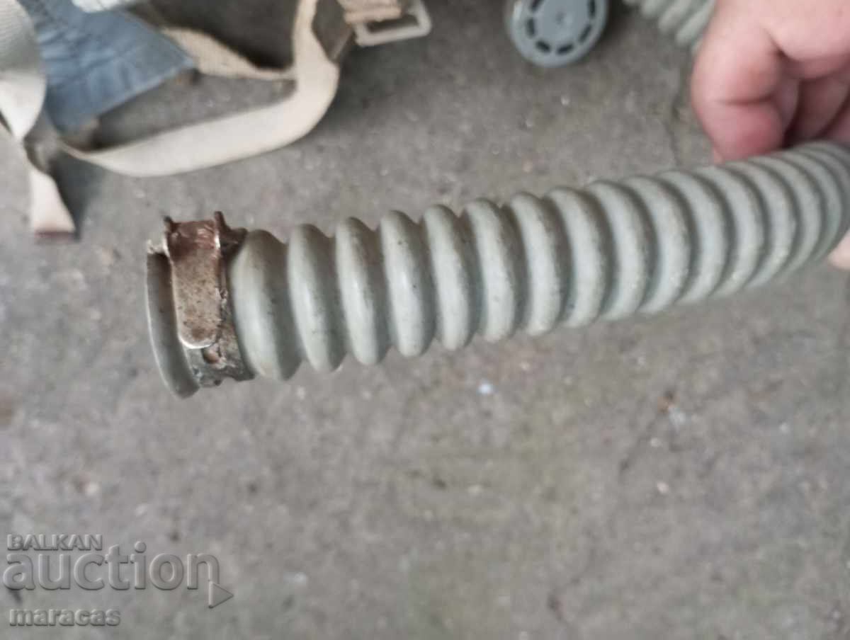 Livrarea Masca de la un model vechi de mască de gaze