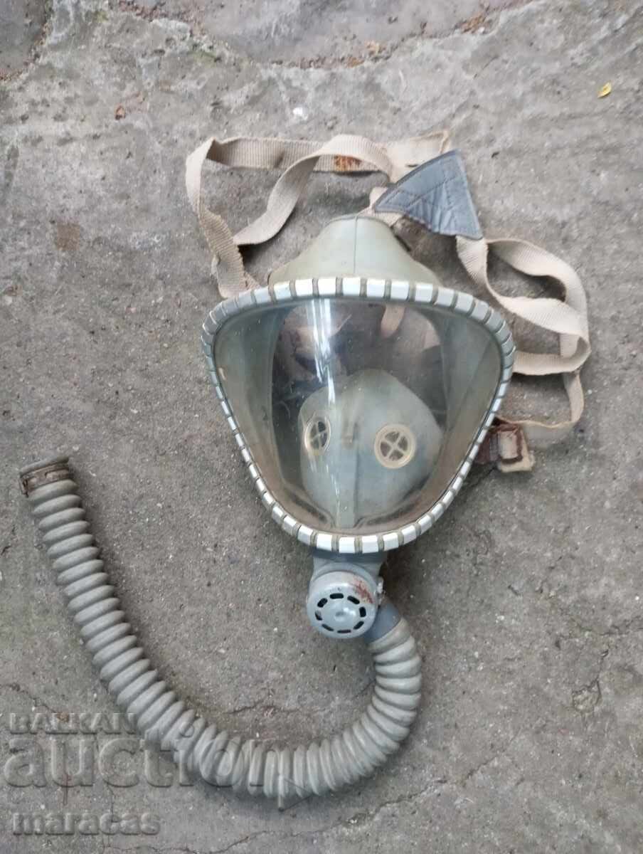 Masca de la un model vechi de mască de gaze