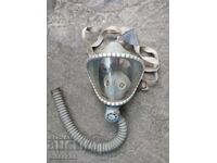 Masca de la un model vechi de mască de gaze