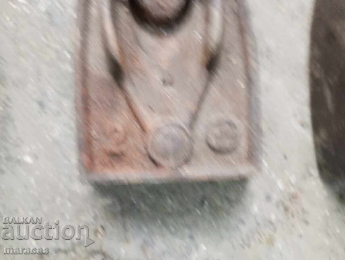 Auction  Collection of old irons