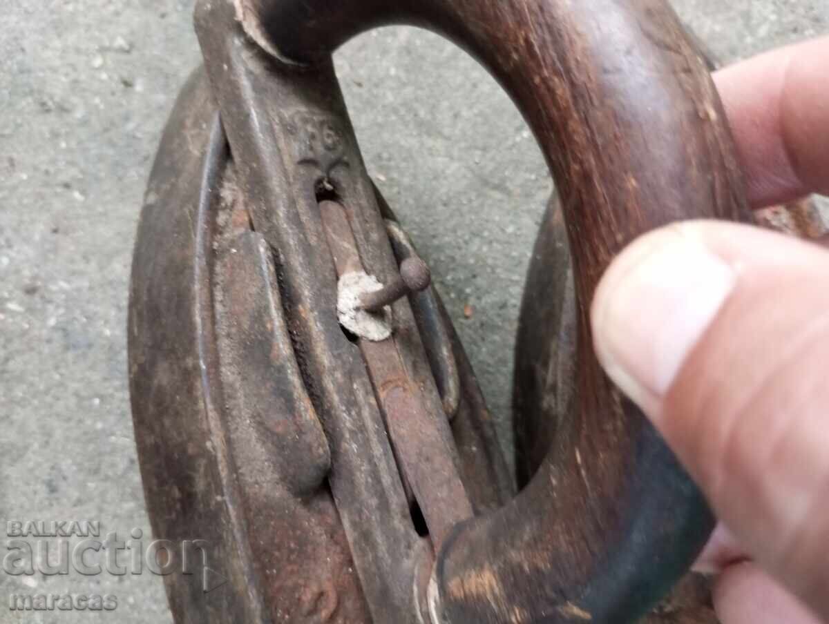 Collection of old irons - 5