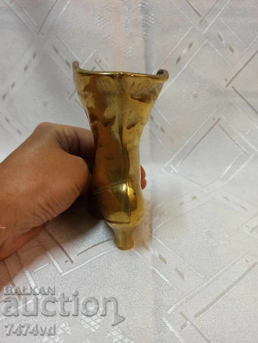 Massive bronze sculpture of a woman's shoe - 5 Massive bronze sculpture of a woman's shoe - 5