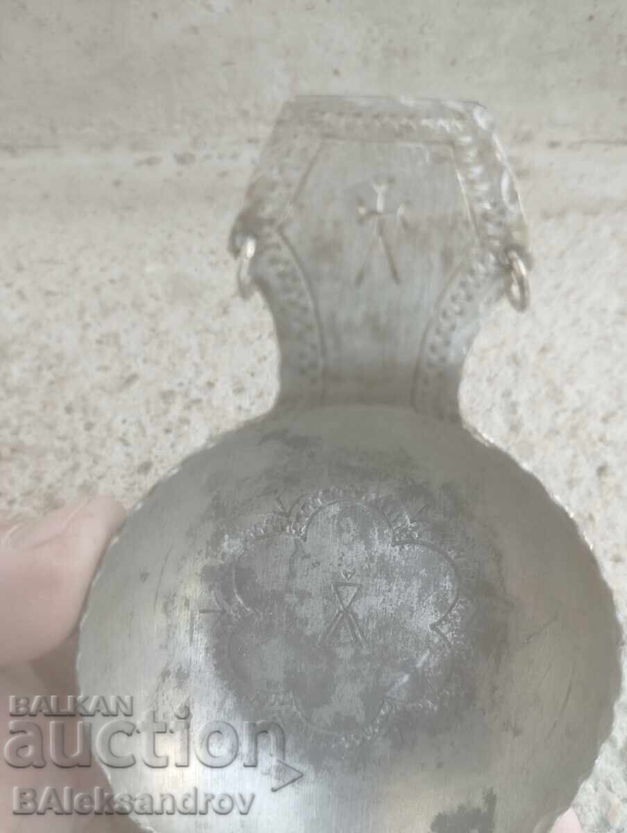 Стар малък гравиран съд може би за дегостация с цена 17.00 лв. | € 8.69 Стар малък гравиран съд може би за дегостация с цена 17.00 лв. | € 8.69