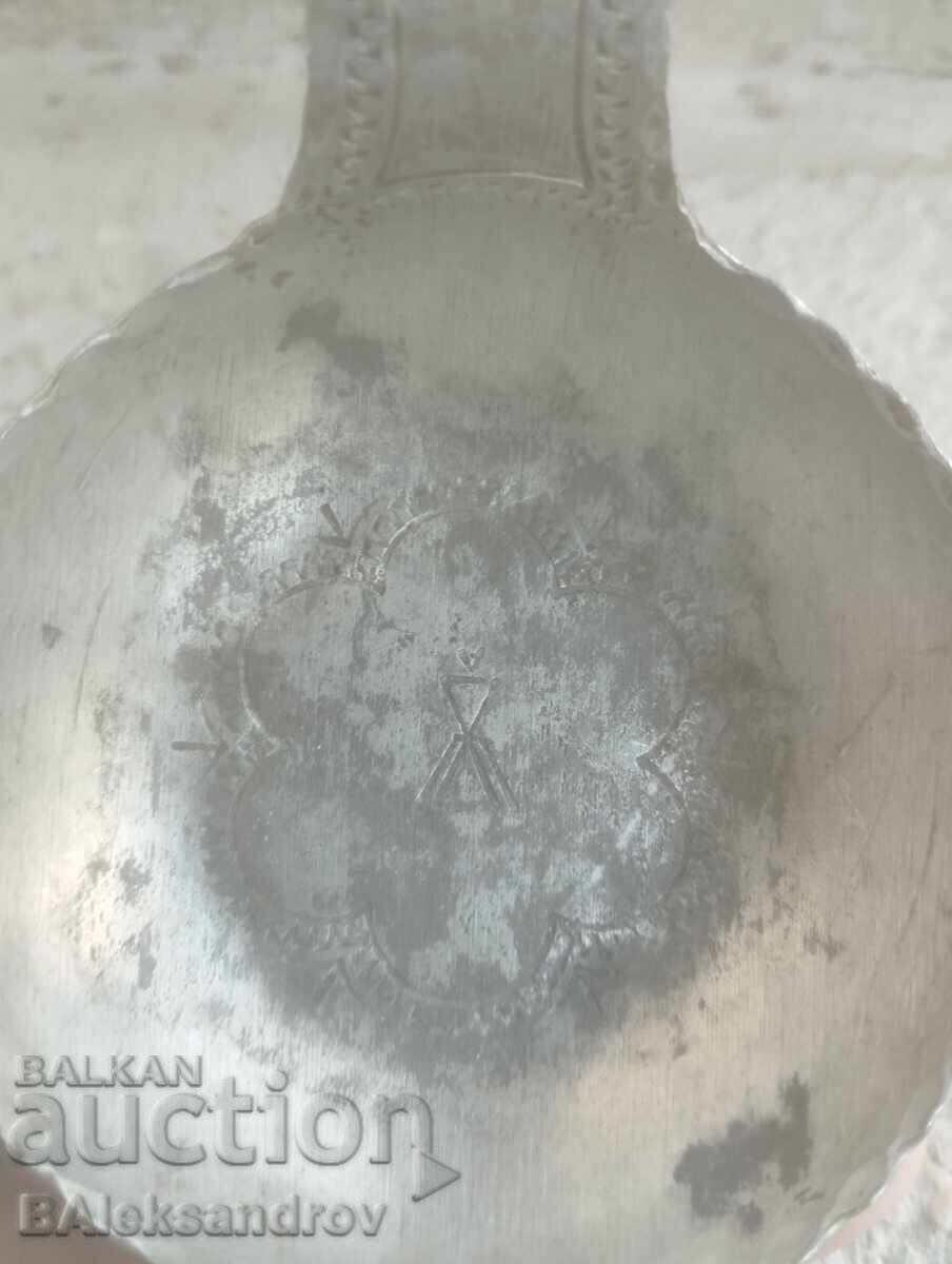 Доставка на Стар малък гравиран съд може би за дегостация Доставка на Стар малък гравиран съд може би за дегостация