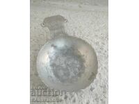 Стар малък гравиран съд може би за дегостация