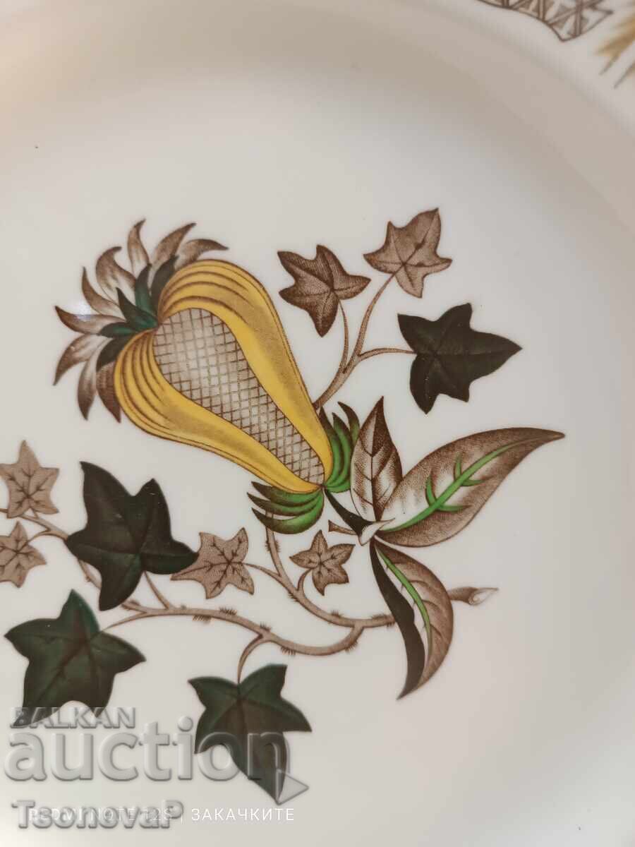 Auction Wedgwood of Etruria & Barlaston Porcelain Avocado Platter Auction Wedgwood of Etruria & Barlaston Porcelain Avocado Platter