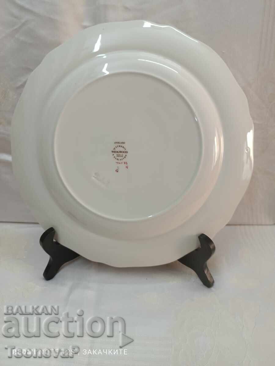 Wedgwood of Etruria & Barlaston Porcelain Avocado Platter - 5 Wedgwood of Etruria & Barlaston Porcelain Avocado Platter - 5