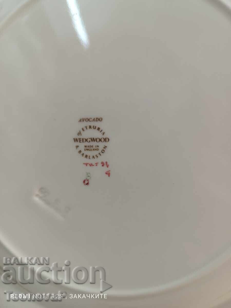 Wedgwood of Etruria & Barlaston Porcelain Avocado Platter - 6 Wedgwood of Etruria & Barlaston Porcelain Avocado Platter - 6