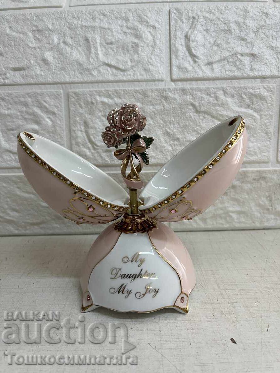 Collector's, musical egg