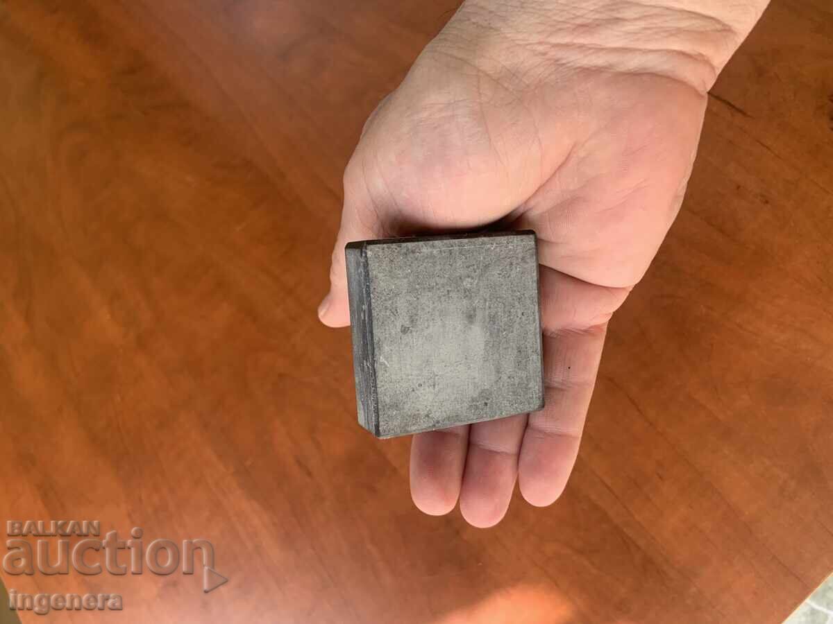 Delivery of SOUVENIR FIGURE METAL MARBLE EIFFEL TOWER-PARIS Delivery of SOUVENIR FIGURE METAL MARBLE EIFFEL TOWER-PARIS