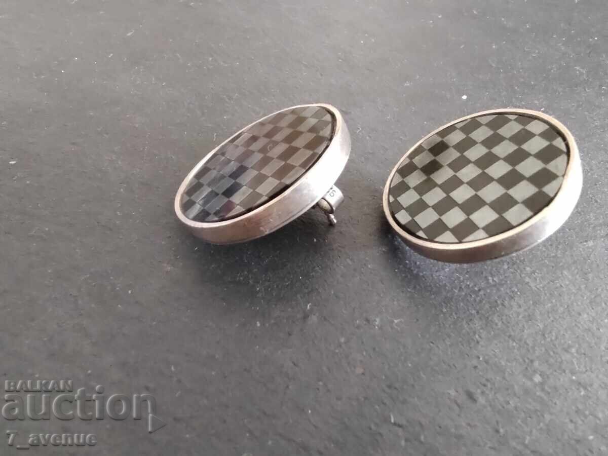 Auction  Elegant, brand-name earrings, Chess 9.06.2025