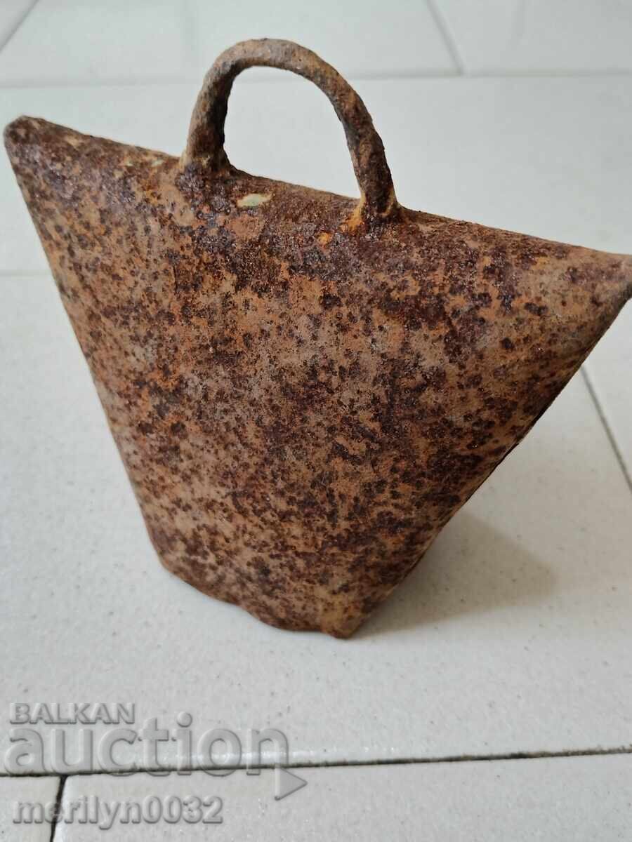 Δημοπρασία Παλιά κλακέτα, τσαν, καμπάνα Δημοπρασία Παλιά κλακέτα, τσαν, καμπάνα