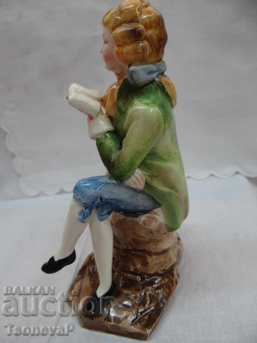 Old porcelain gentleman with price 20.00 BGN | € 10.23 Old porcelain gentleman with price 20.00 BGN | € 10.23