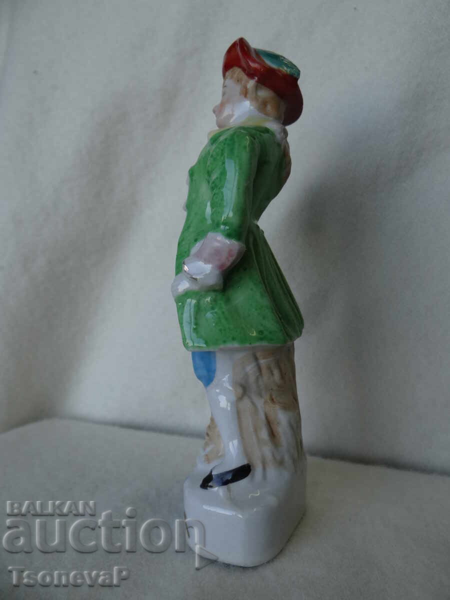 Old porcelain Japanese gentleman with price 20.00 BGN | € 10.23 Old porcelain Japanese gentleman with price 20.00 BGN | € 10.23