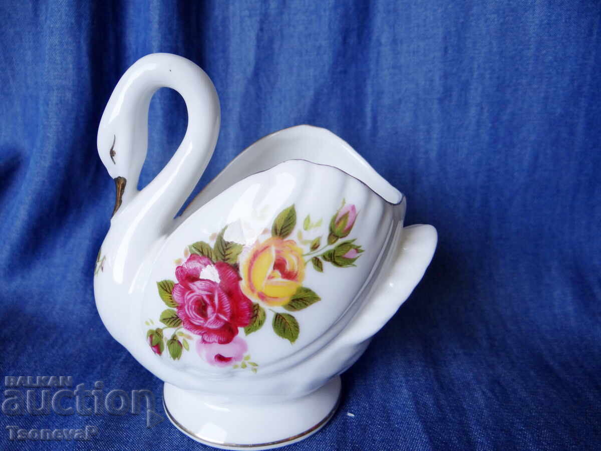 Auction Porcelain Swan COTAGGE ROSE Auction Porcelain Swan COTAGGE ROSE