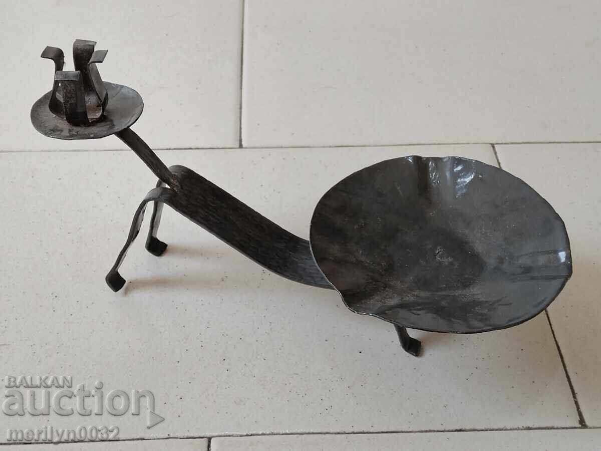 Δημοπρασία Παλιό σφυρήλατο κηροπήγιο, κερί, κηροπήγιο