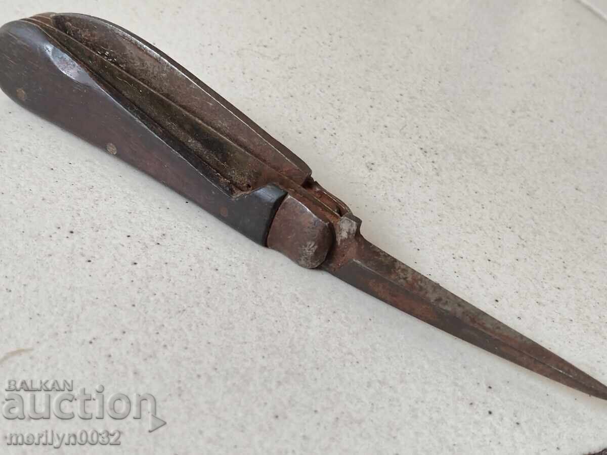 Delivery of Old military knife