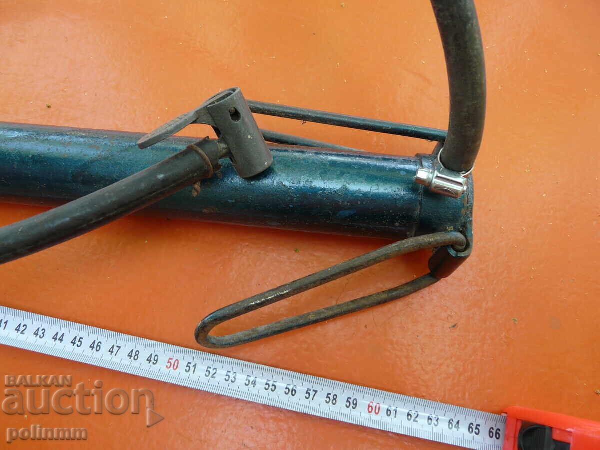 Old car pump with price 30.00 BGN | € 15.34