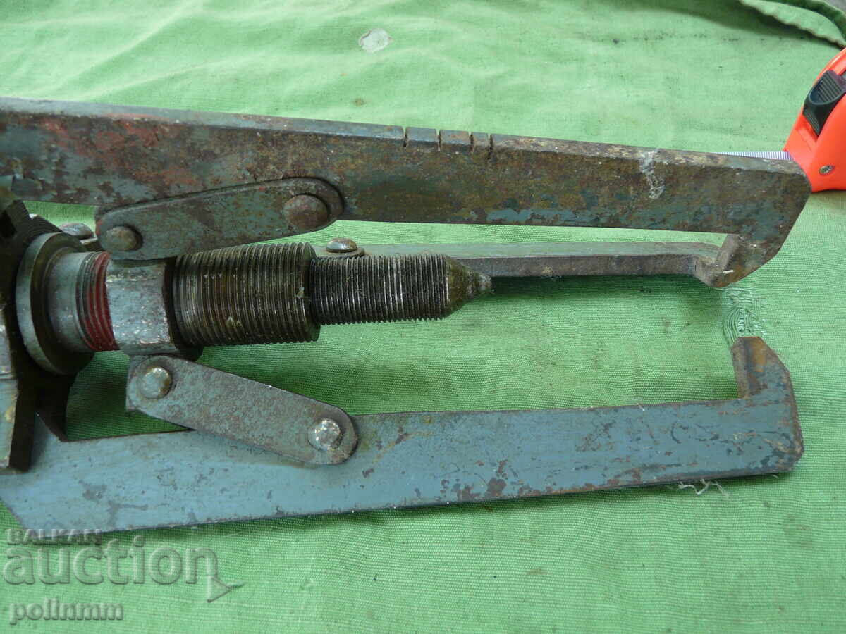 Επαγγελματικό βουλγαρικό σφιγκτήρας ρουλεμάν με τιμή 300.00 BGN | € 153.39