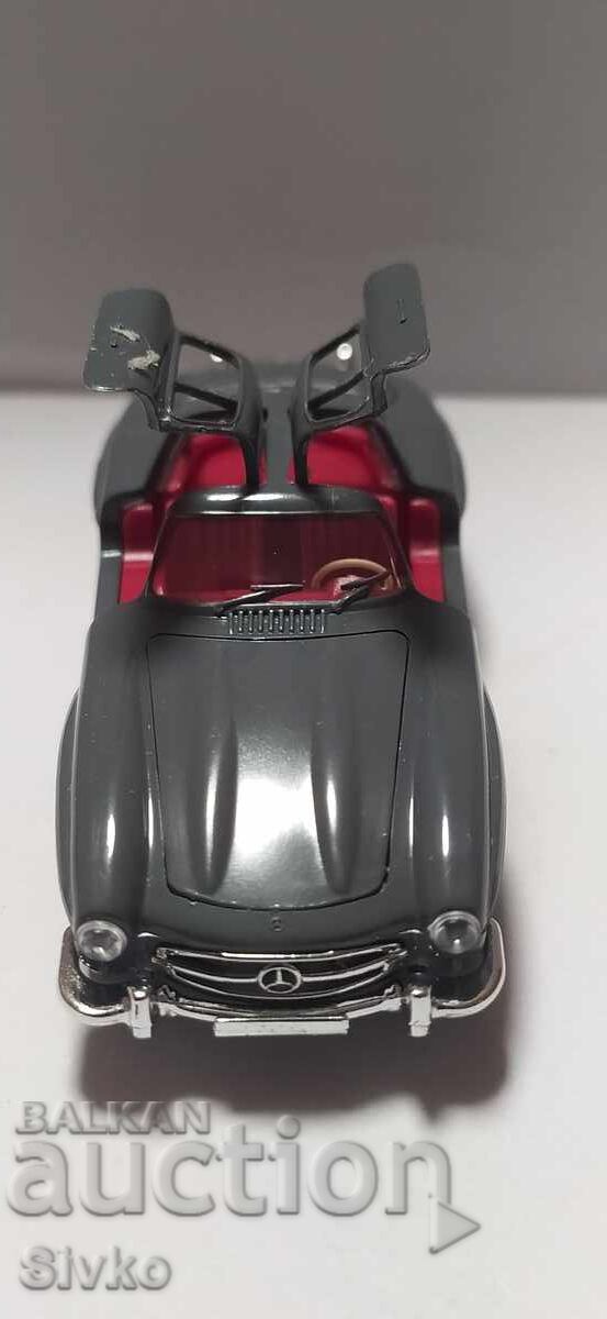 Cărucior Mercedes 300 SL cu preț 14.99 BGN | € 7.66