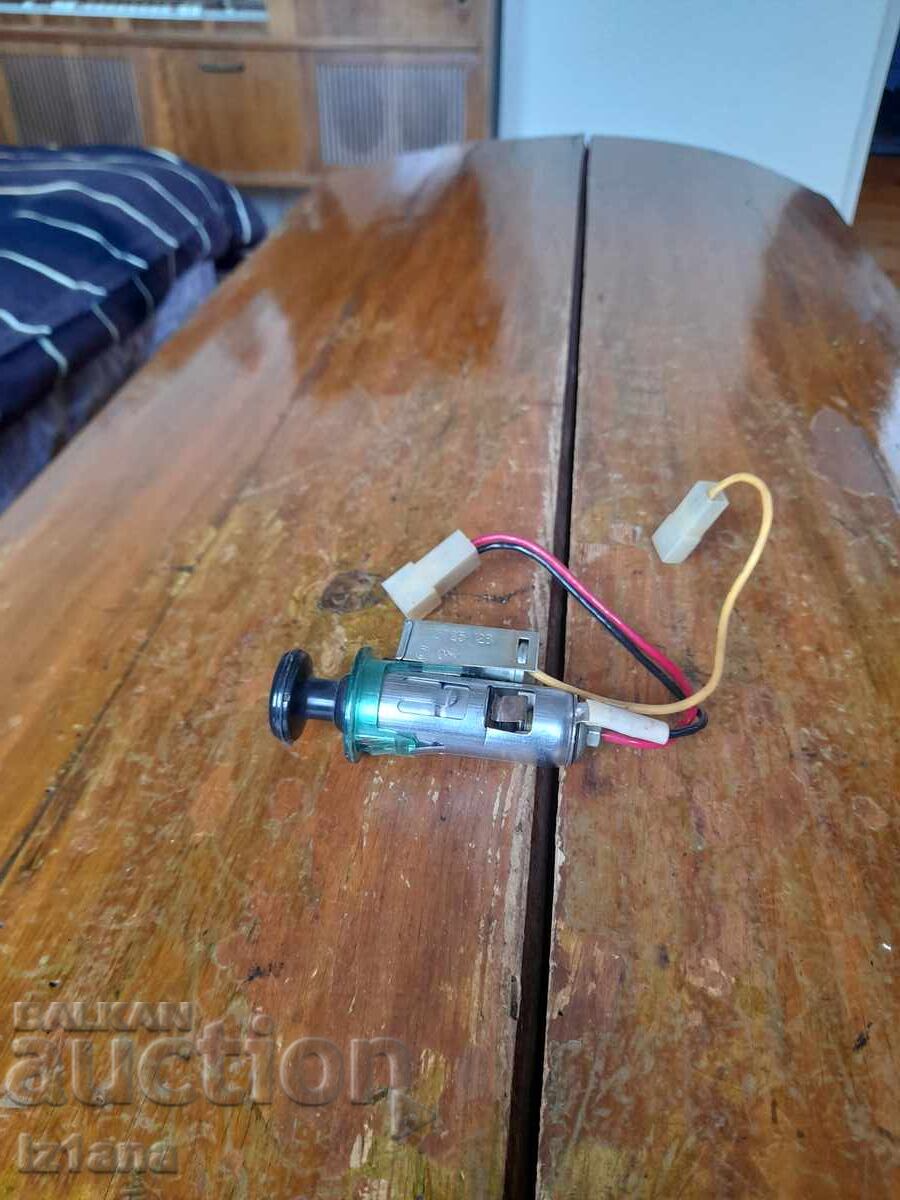 Παλιός αναπτήρας αυτοκινήτου