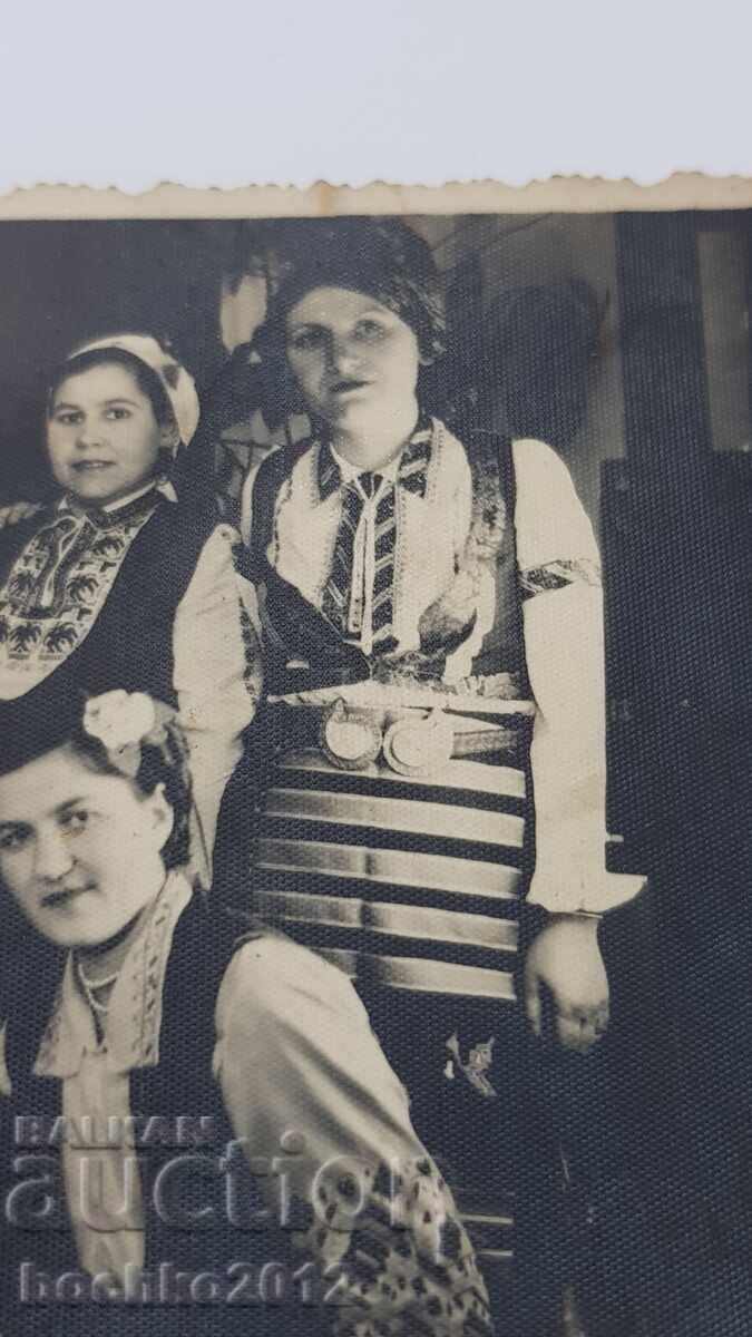 Δημοπρασία Αναγεννησιακή φωτογραφία, φωτογραφία, παραδοσιακή φορεσιά, παφτιά 1920-1930