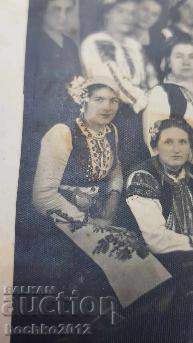Fotografie din Renaștere, fotografie, costum popular, paftale 1920-1930 cu preț € 9.00 | 17.60 BGN