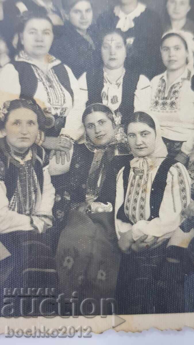 Auction  Revival photography, photo, folk costume, belt buckles 1920-1930
