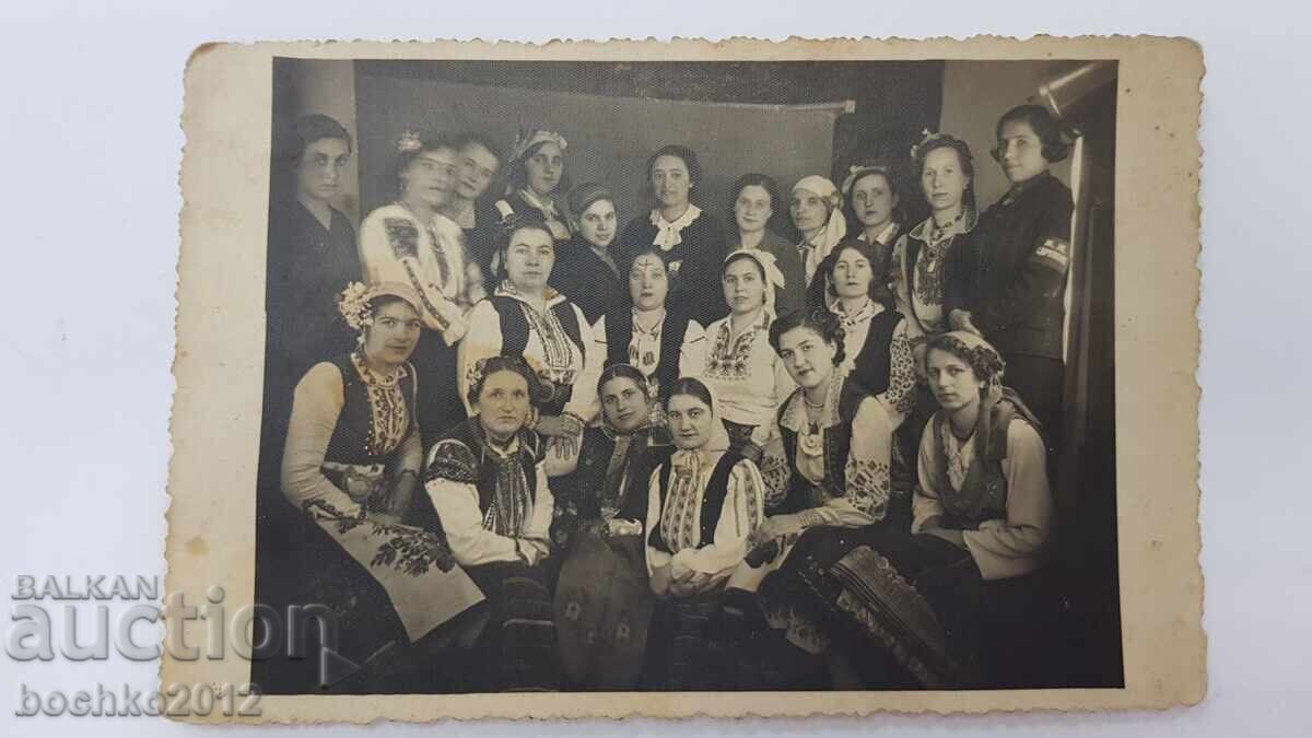 Revival photography, photo, folk costume, belt buckles 1920-1930