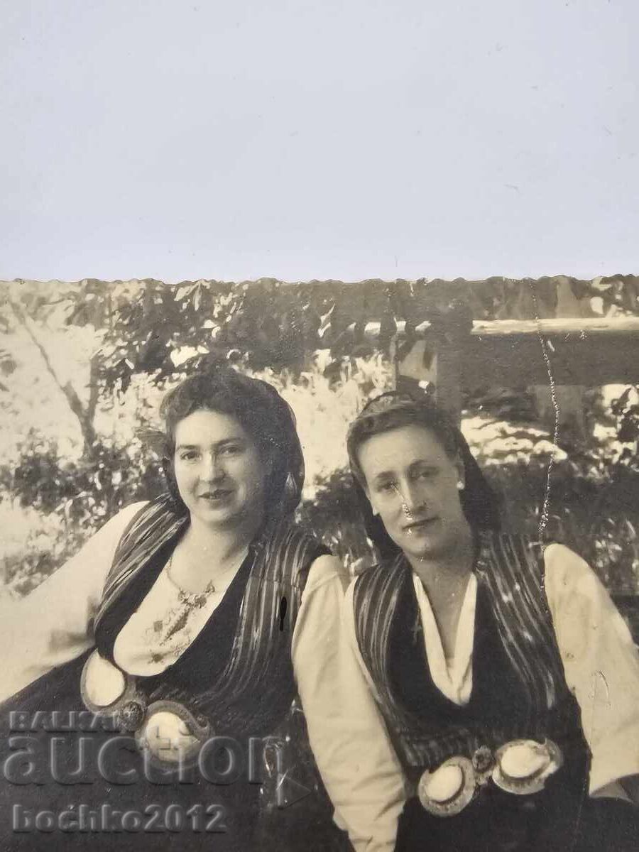 Delivery of Revival photography, photo, folk costume, belt buckles 1920-1930 Delivery of Revival photography, photo, folk costume, belt buckles 1920-1930