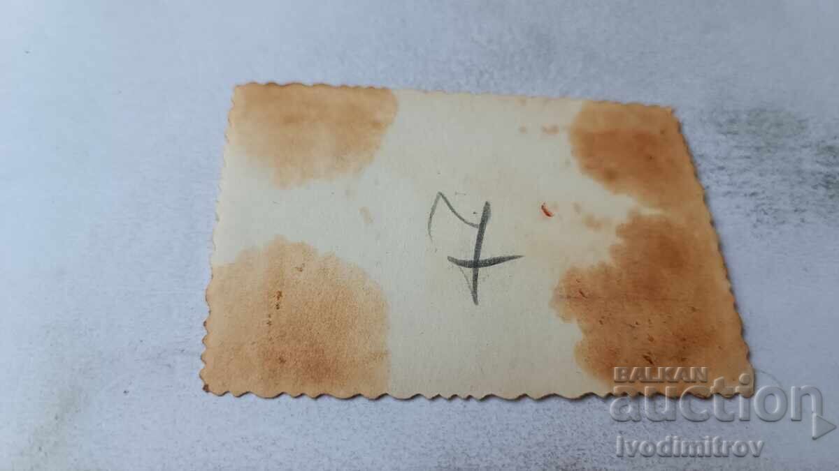 Φωτογραφία Σοφία Δύο νεαρά κορίτσια στο πεζοδρόμιο με τιμή 1.85 BGN | € 0.95