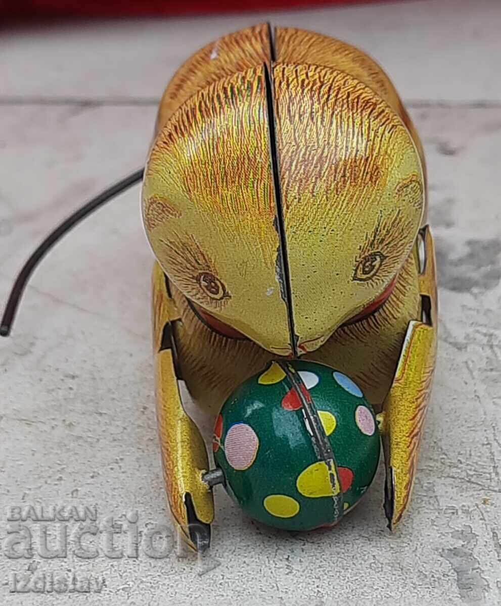 Παράδοση Λαμαρινένιο παιχνίδι, γατάκι, λειτουργεί Παράδοση Λαμαρινένιο παιχνίδι, γατάκι, λειτουργεί