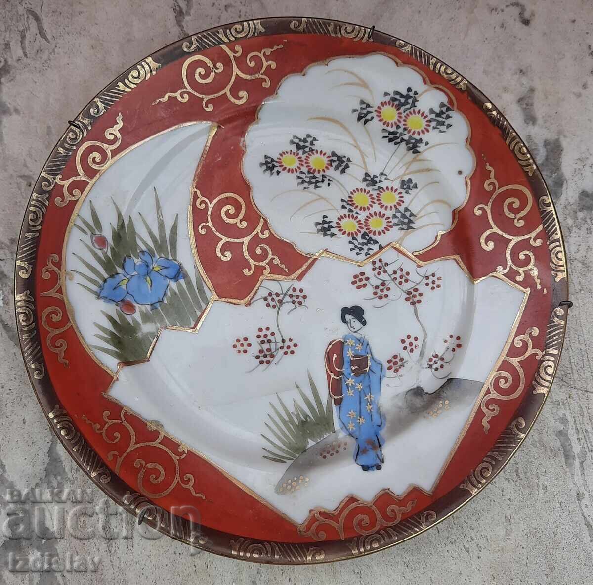 Farfurie veche din porțelan japonez