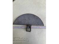 MOTICĂ DIN MATERIAL VECHI, MARCATĂ, GROASĂ, FORJATĂ, UNELTĂ