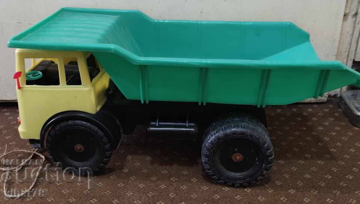 Παράδοση Παλιό σοσιαλιστικό φορτηγάκι