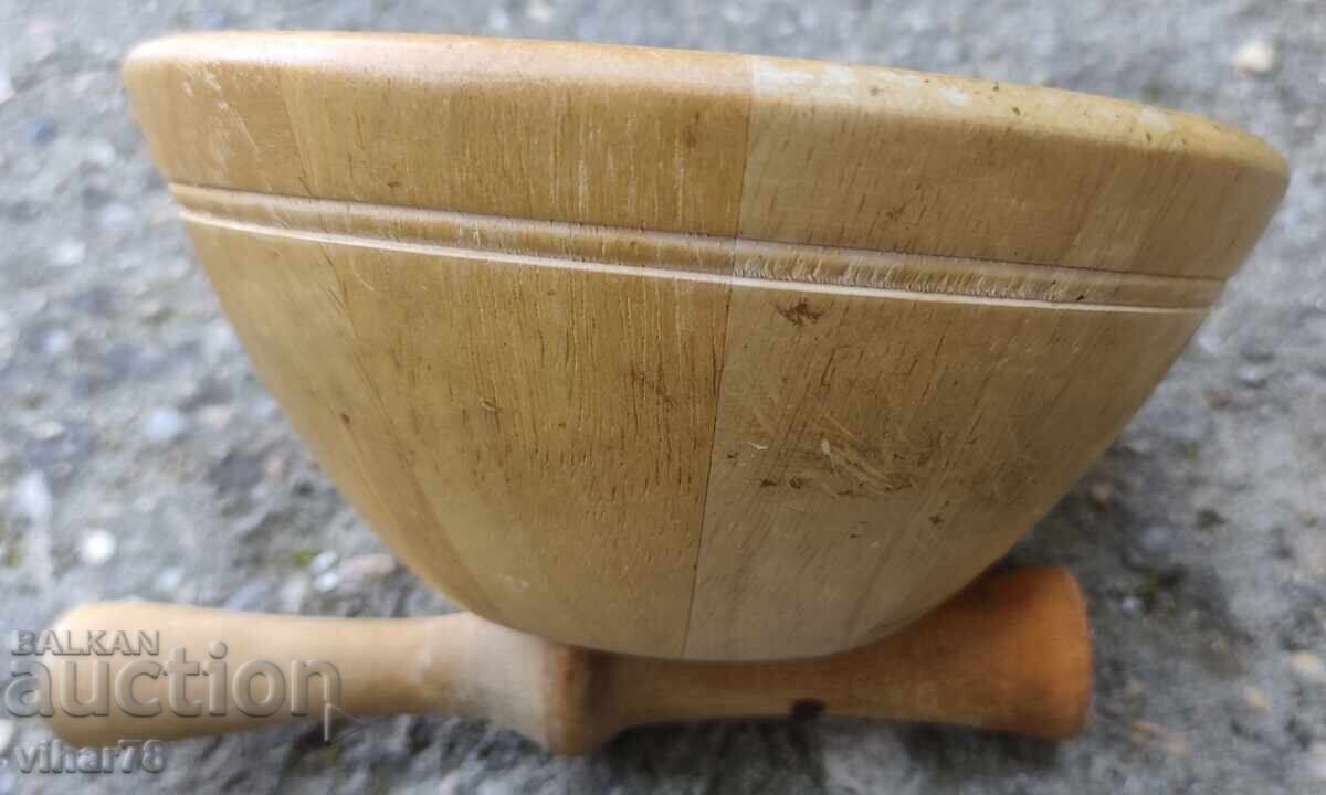 UN BASTRON DE LEMN cu preț 25.99 BGN | € 13.29 UN BASTRON DE LEMN cu preț 25.99 BGN | € 13.29