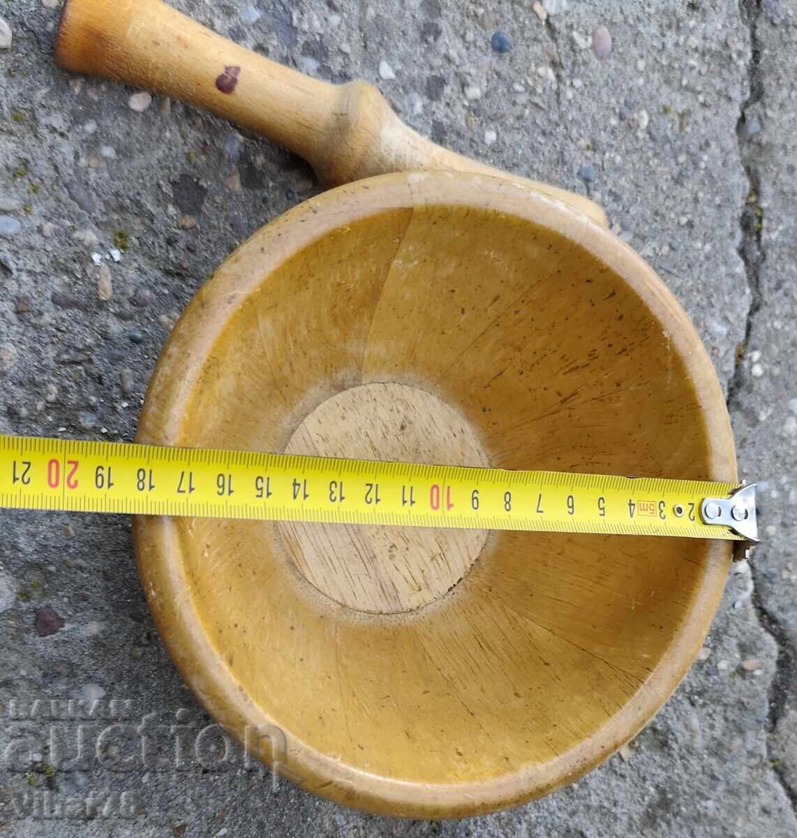 Licitație UN BASTRON DE LEMN Licitație UN BASTRON DE LEMN