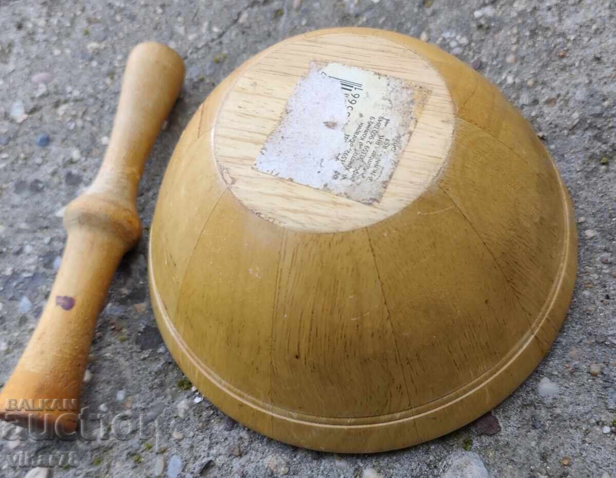 Livrarea UN BASTRON DE LEMN Livrarea UN BASTRON DE LEMN