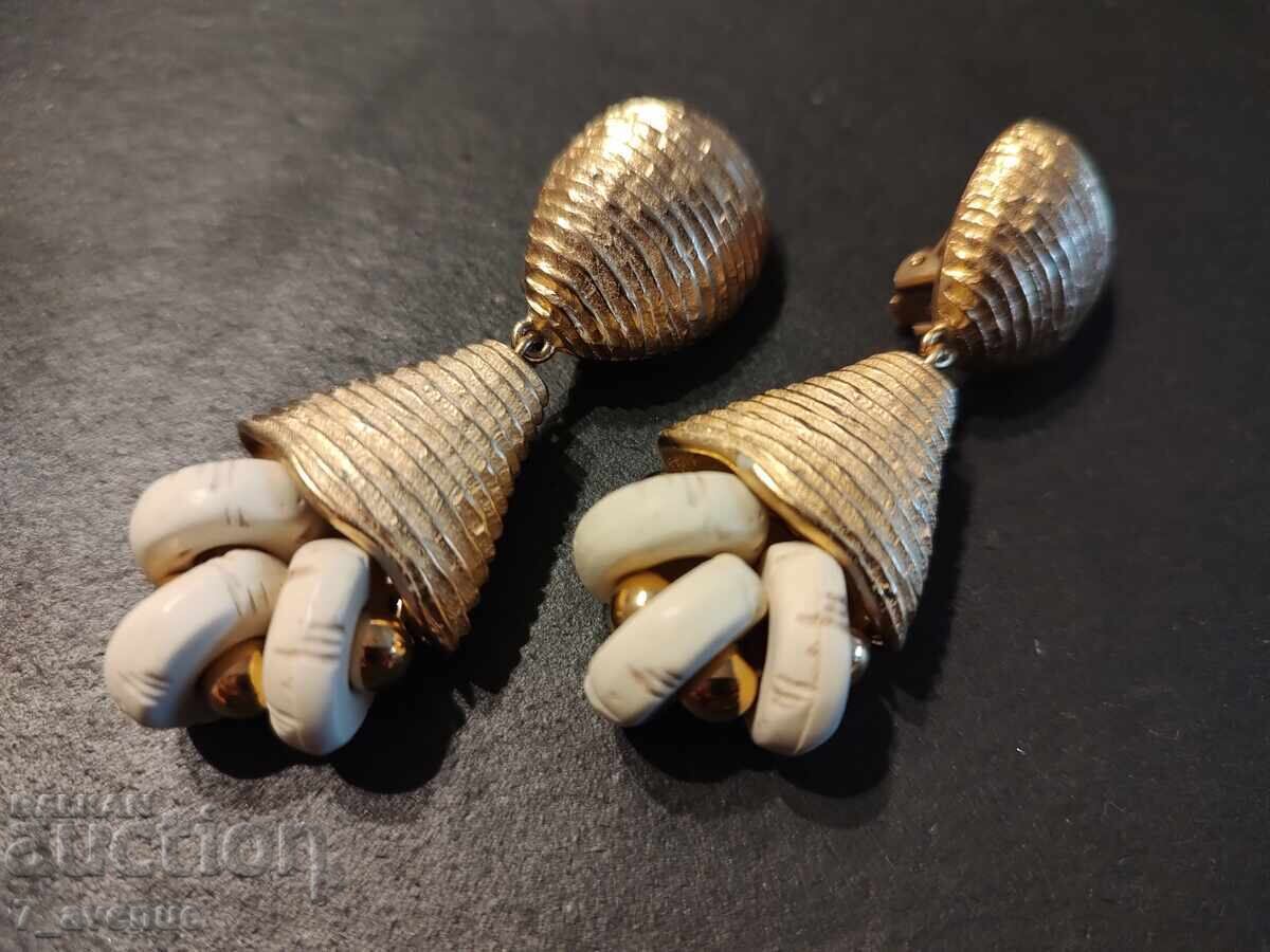 Delivery of Z Earrings elegant, very interesting branded 10.06.2025