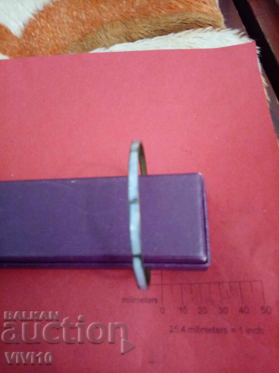 Bratara antica cu sidef cu preț € 15.00 | 29.34 BGN