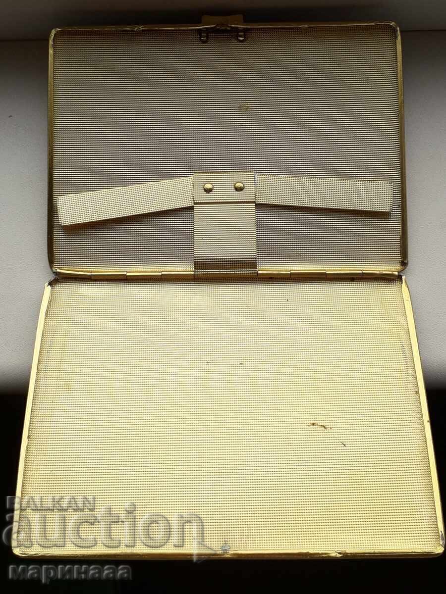 TABACHERĂ VINTAGE PENTRU DOAMNE. BRONZ cu preț € 2.50 | 4.89 BGN