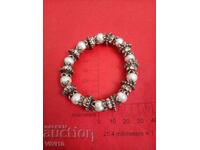 Αρχαίο βραχιόλι με πέτρες και μαργαριτάρια