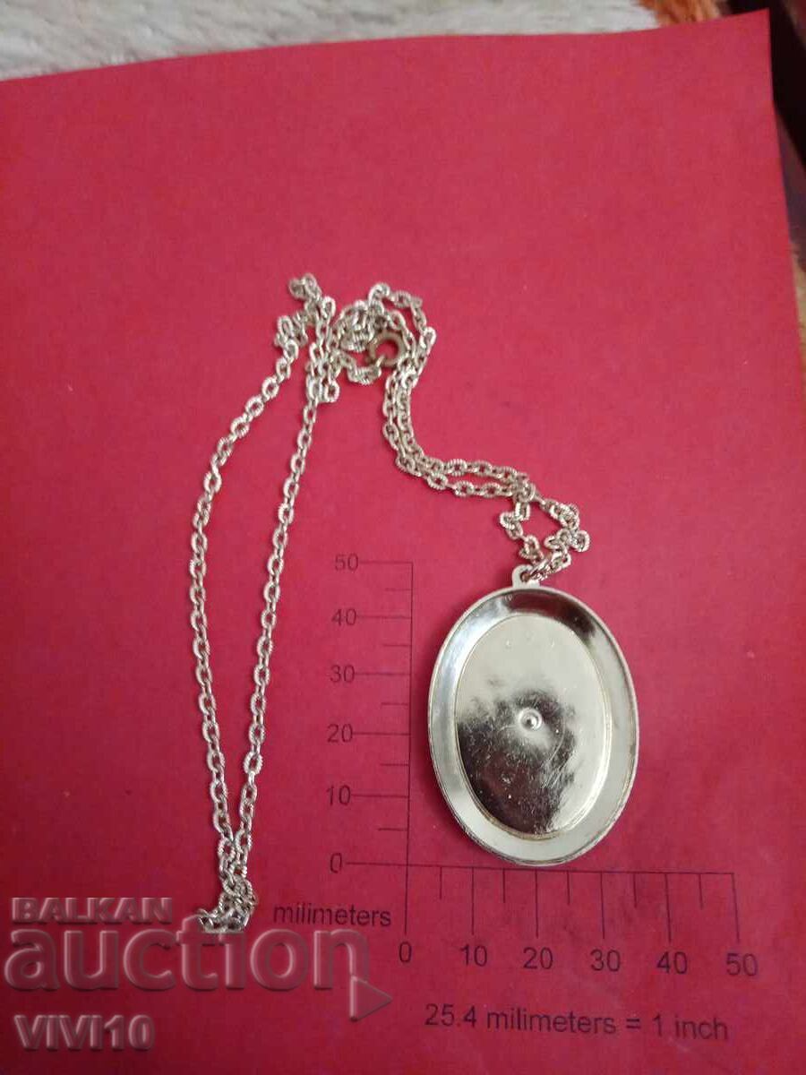 Necklace with mother-of-pearl, Nefertiti with price 30.00 BGN | € 15.34 Necklace with mother-of-pearl, Nefertiti with price 30.00 BGN | € 15.34