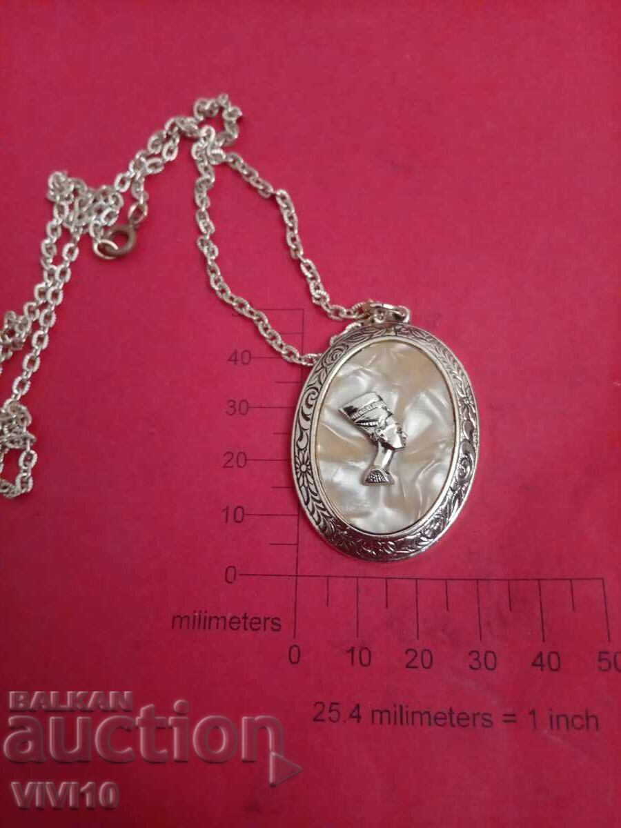 Necklace with mother-of-pearl, Nefertiti