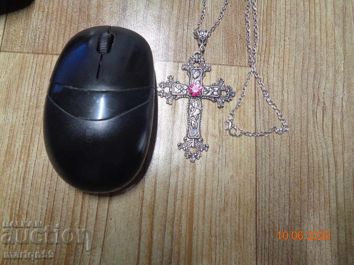 Auction Beautiful metal Cross with a beautiful stone and chain Auction Beautiful metal Cross with a beautiful stone and chain