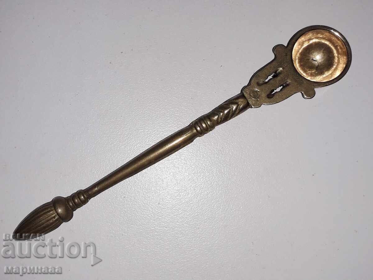 ГАСИТЕЛ ЗА СВЕЩИ. МЕСИНГ с цена 7.00 лв. | € 3.58 ГАСИТЕЛ ЗА СВЕЩИ. МЕСИНГ с цена 7.00 лв. | € 3.58