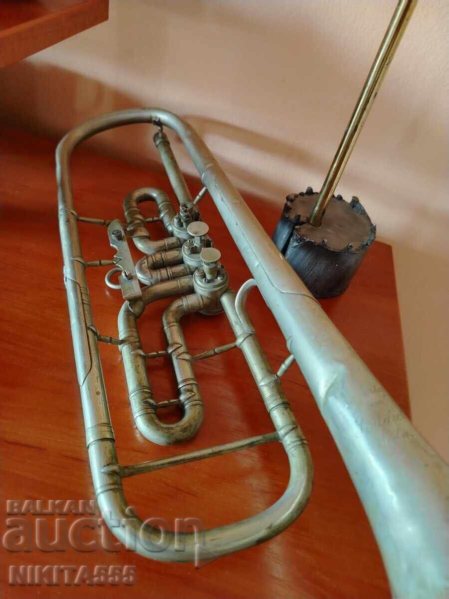 Livrarea Instrument muzical vechi, spiritual, pentru decorare